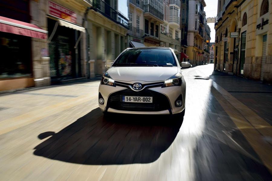  Toyota Yaris Hybrid 2014 года  (фото 16 из 29)